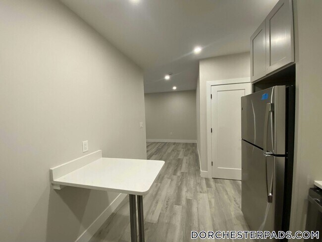 Building Photo - 10 Cawfield St