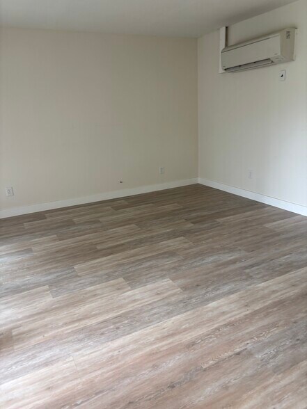 Building Photo - 4032 Valeta St