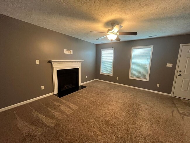 Building Photo - Charming 3 Bed Raeford Home with Fenced Yard