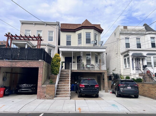 Primary Photo - 618 16th St