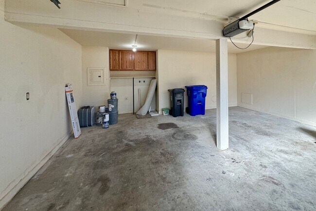 Building Photo - TRO1140-1142