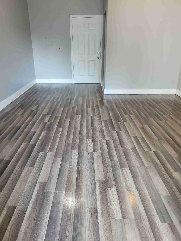 Building Photo - 1926 SW Reindeer Ave