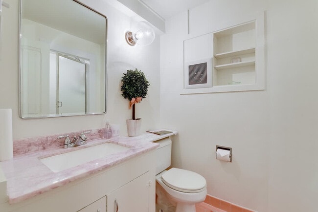 Building Photo - 2424 Gough St