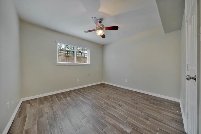 Building Photo - 1109 W 25th St