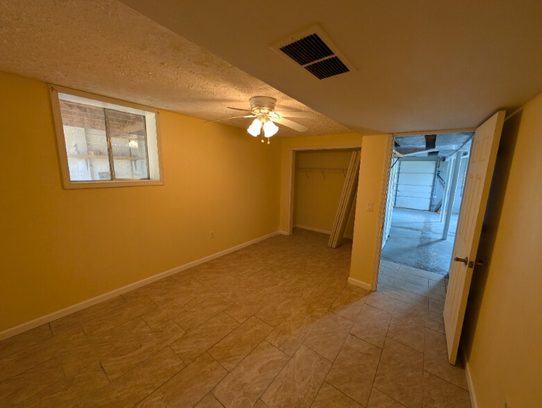 Building Photo - 505 N Stanwood Ln