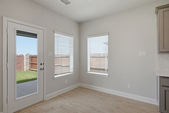 Building Photo - 1224 Redcoat Dr