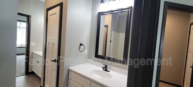 Building Photo - 304 Prairie Rose Trl