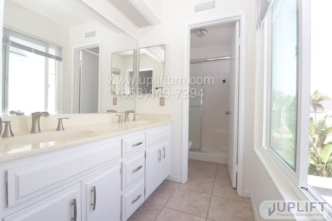 Building Photo - Spacious 3-Bedroom Pool Home in Oceanside ...
