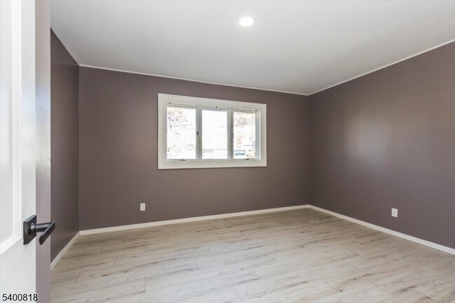 Building Photo - 1 Pine Ct