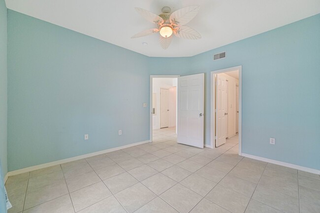 Building Photo - **ESTERO PRIME LOCATION ~ Top Floor 2/2 Co...