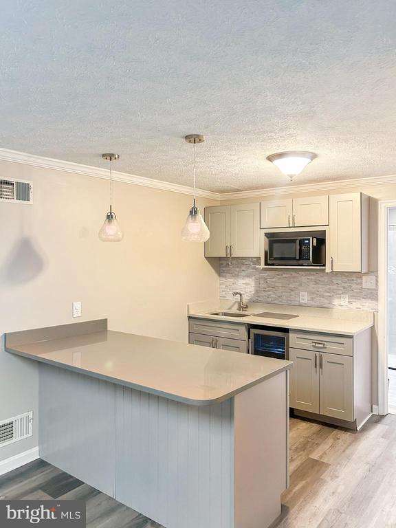 Building Photo - 1105 Ontario Ct
