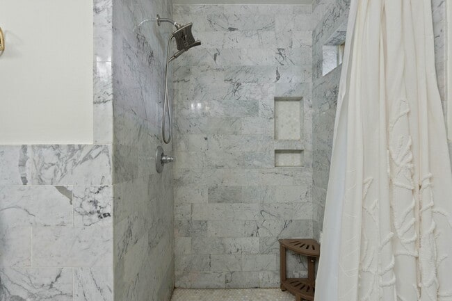 Building Photo - 1119 W 30th St