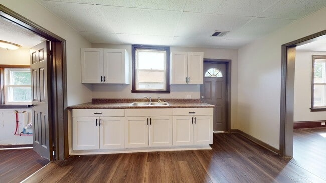 Building Photo - Cudell Area - 4 Bedroom Single Family Home