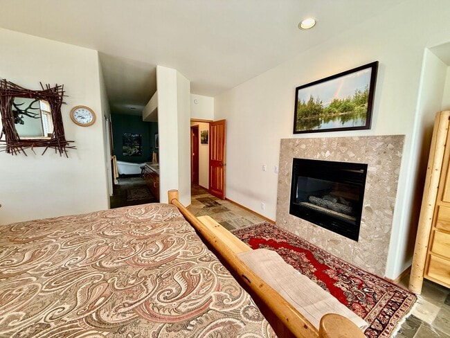 Building Photo - Snowcreek V – Stunning 4 Bed, 3 Bath Corner Unit