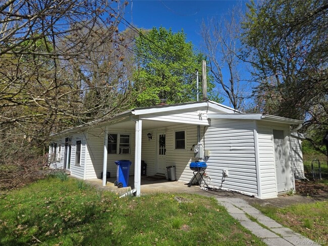 Building Photo - 542 W Broadway