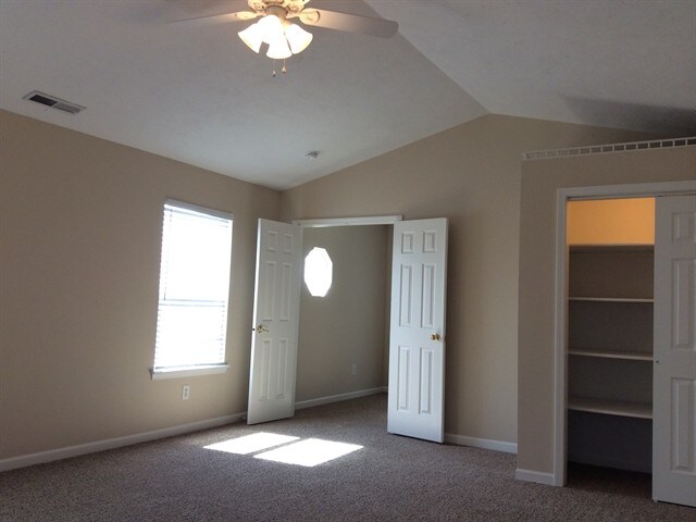 Building Photo - 717 Breakers Ln