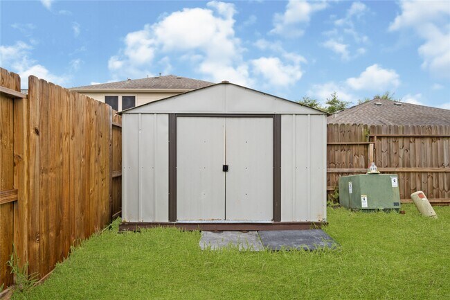 Building Photo - 9226 MacMillan Ln