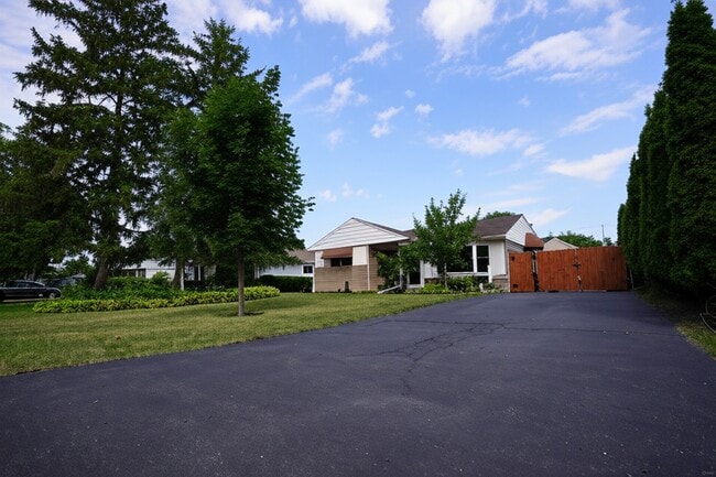 Primary Photo - 2304 Jay Ln