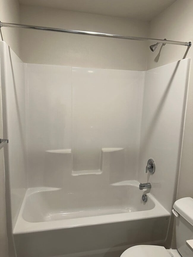 Building Photo - Newer 4 bedroom 2.5 bathroom house!