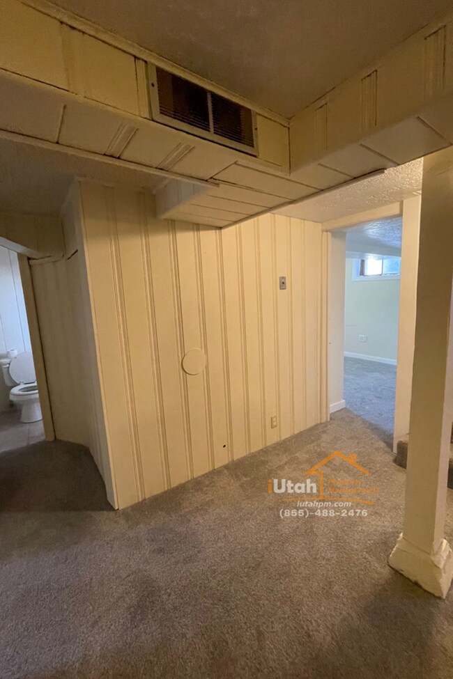 Building Photo - 4 bdrm 2 bth Home