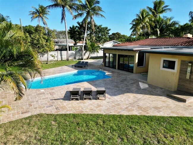 Building Photo - 2639 Monroe St