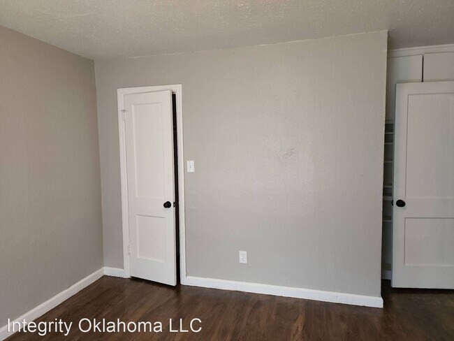 Building Photo - 2 br, 1 bath House - 900 N. Redbud Dr.