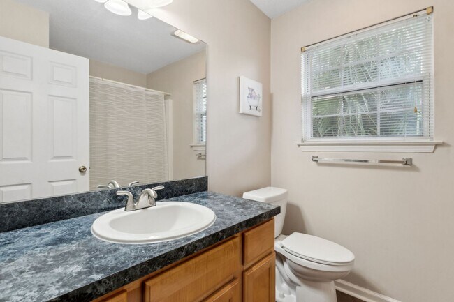 Building Photo - Charming Amelia Island Home in a Private Cul-de-Sac