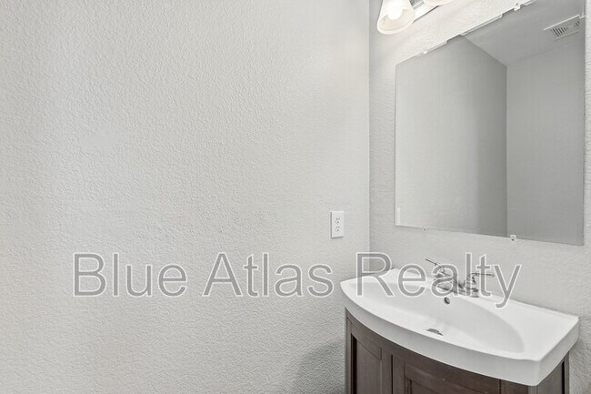 Building Photo - 601 Steerman Ct