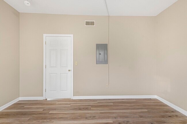 Building Photo - 12 Franklin Ave