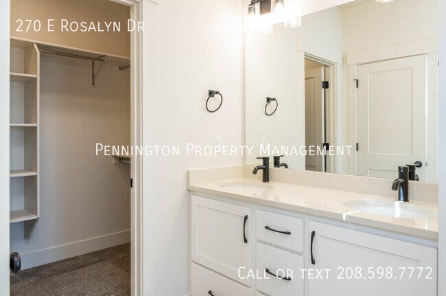 Building Photo - 270 E Rosalyn Dr