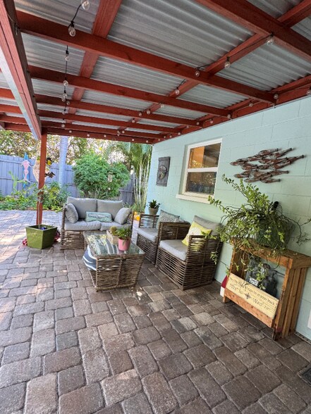 Building Photo - 380 Carrousel Ct