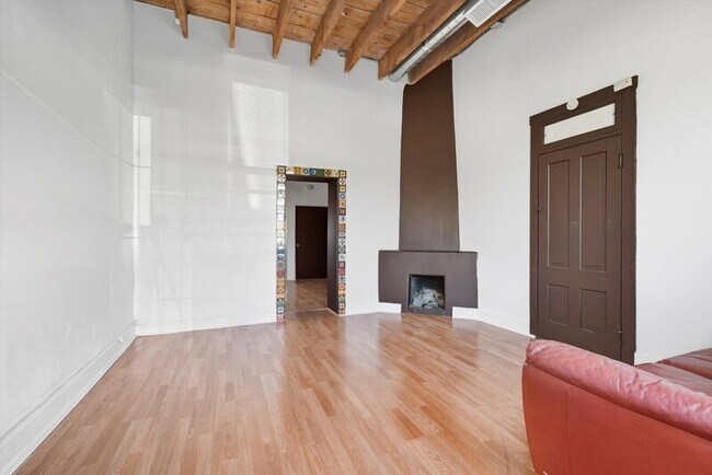Building Photo - 837 S 8th Ave