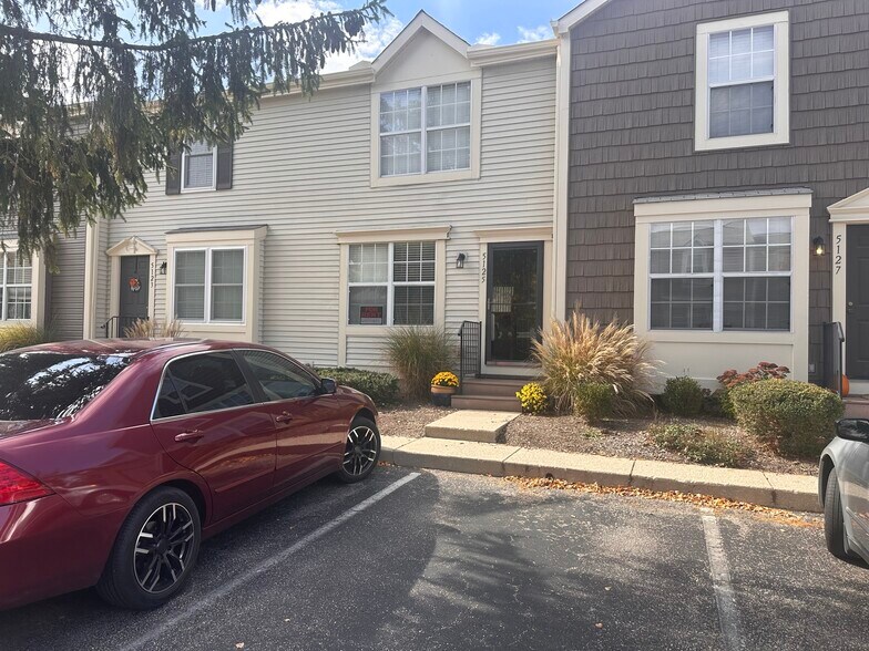 Building Photo - 5125 Singleton Dr