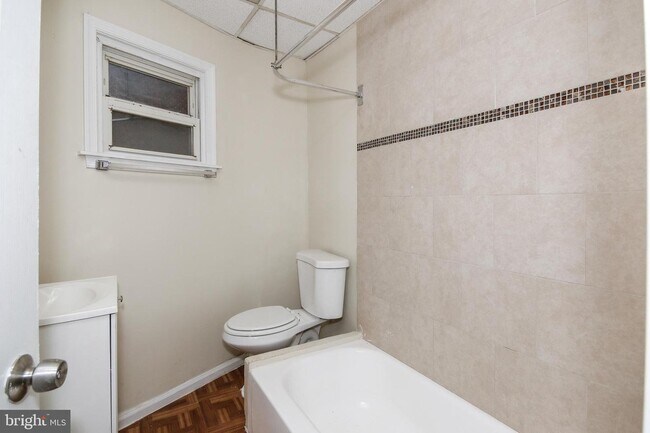 Building Photo - 2420 Greenmount Ave