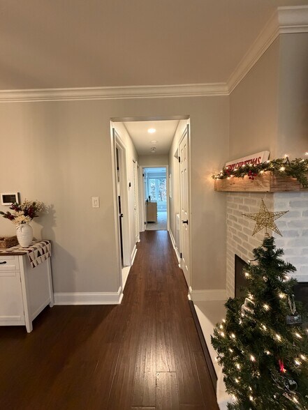 Building Photo - 7602 Lakeside Village Dr