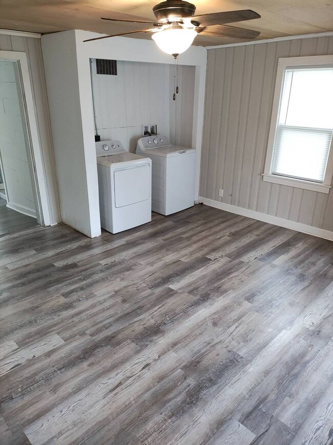 Building Photo - 2205 N 2nd St