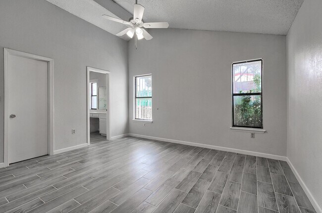 Building Photo - Spacious family home in a great neighborhood