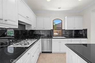 Building Photo - 61 Shade Tree