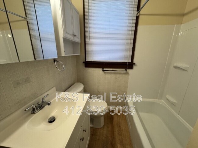 Building Photo - 538 Chicora St