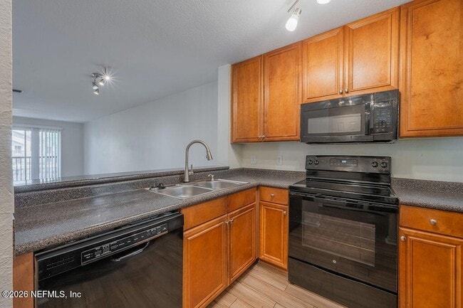 Building Photo - 19 Arbor Club Dr