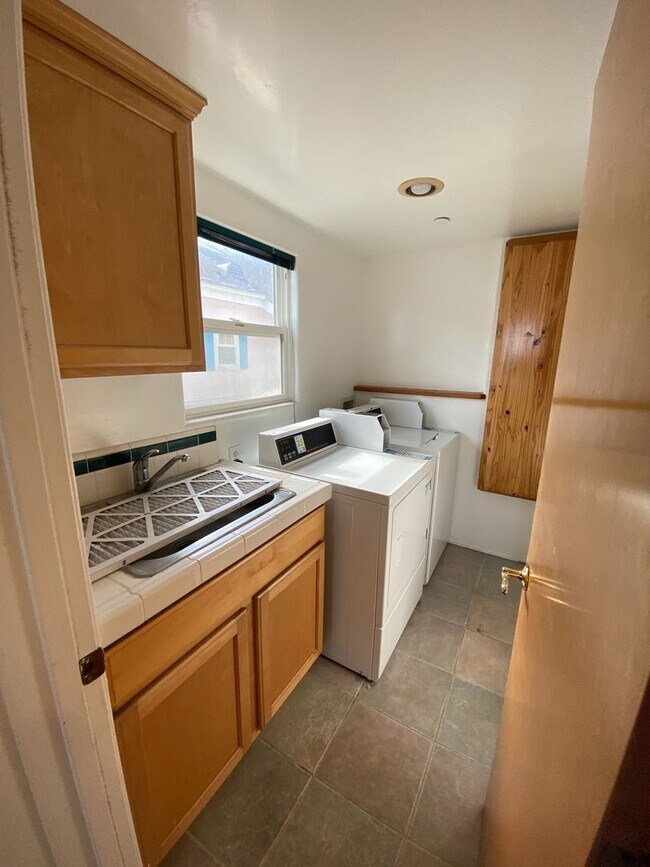Building Photo - 6575 Del Playa Dr