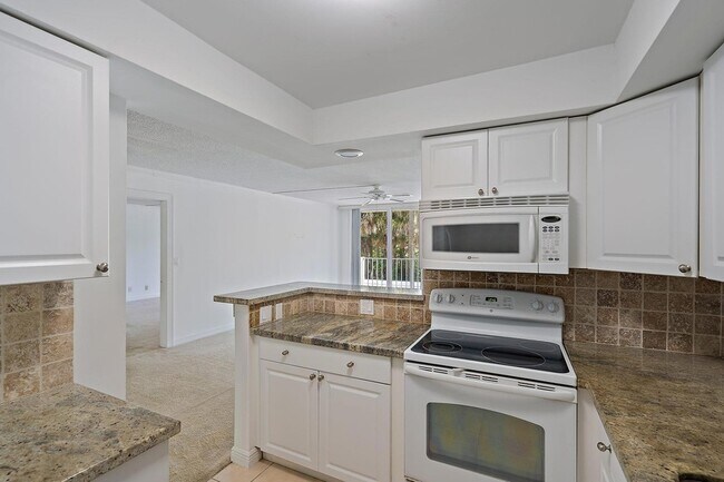 Building Photo - 630 Ocean Dr
