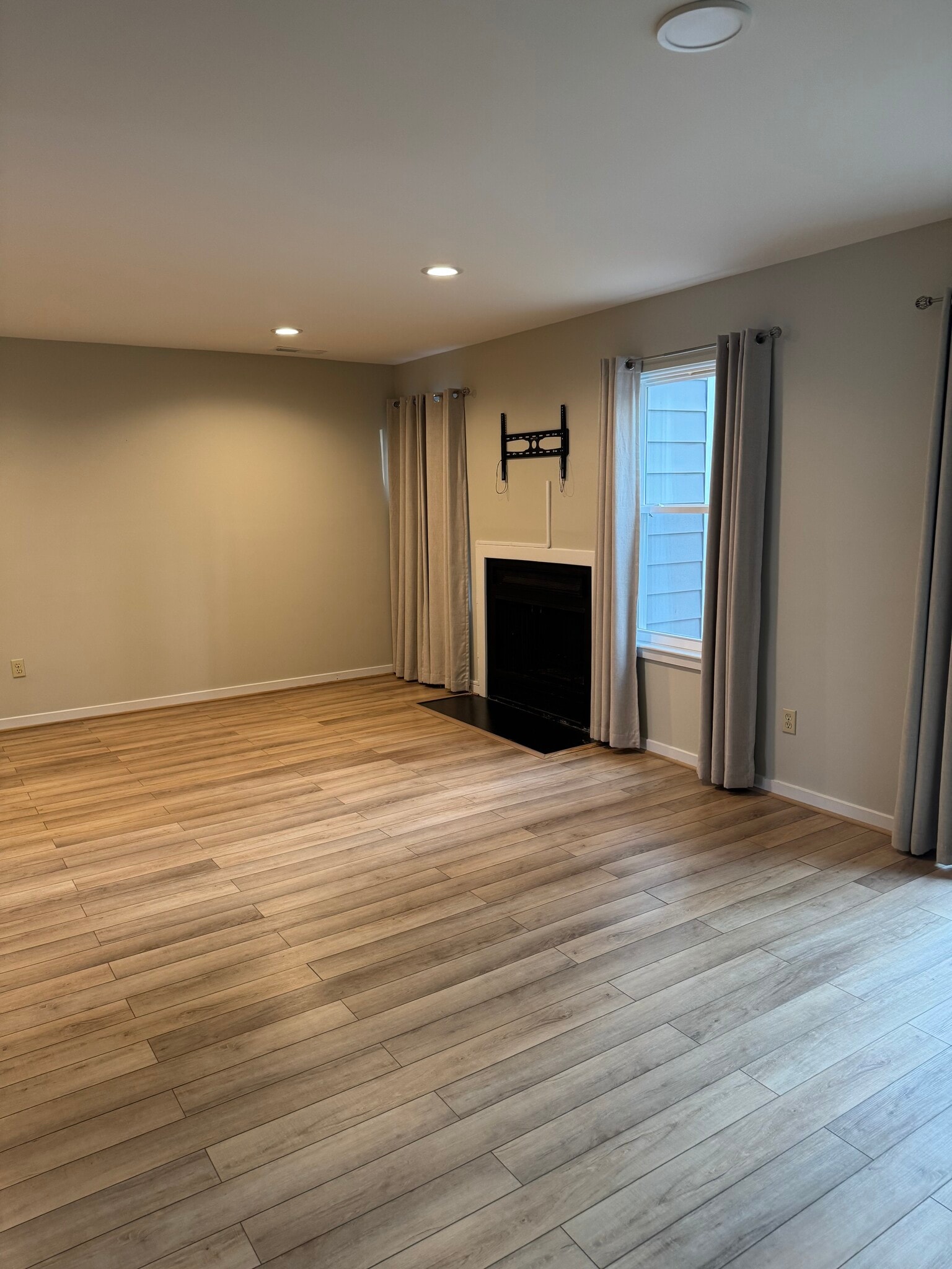 Living room - 1306 Sycamore Square Dr