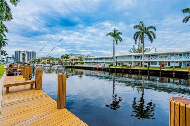 Building Photo - 2840 NE 33rd Ct