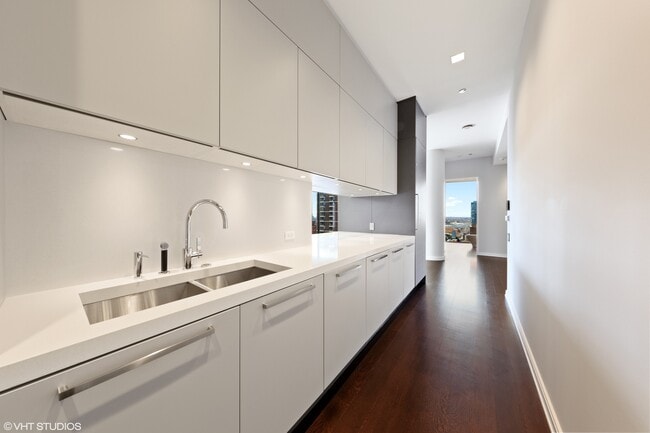 Building Photo - 4 E Elm St
