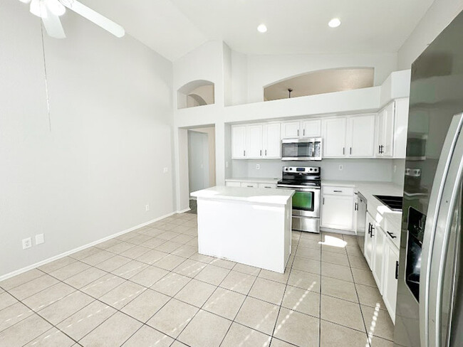 Building Photo - 3Bed/2Bath House at Union Hills/51st Ave! ...