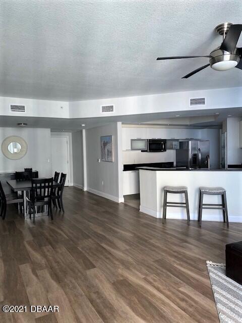 Building Photo - 231 Riverside Dr