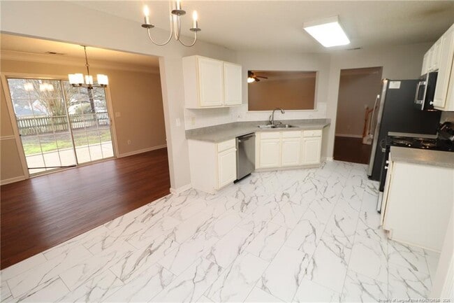 Building Photo - 100 Beverstone Dr