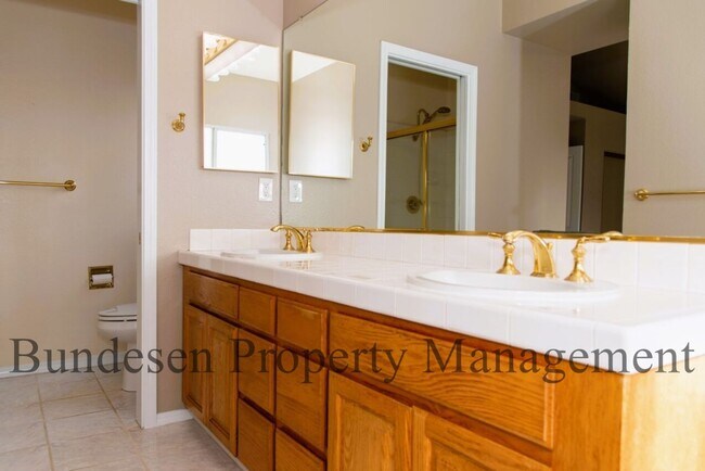 Building Photo - 806 Wine Ct