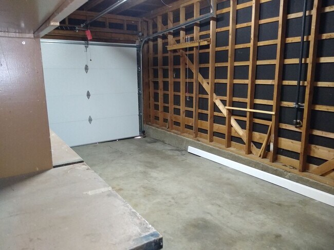 Building Photo - University Hills  Adorable 2 Bed 1 Bath Home with HUGE Fenced Yard, Central Air/Heat, Garage and ...